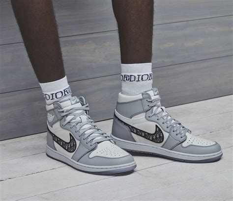 air jordan dior x air jordan 1 high men's sneakers|jordan 1 Dior high top.